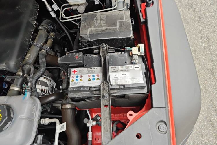 Used Tank 300 2025 2.0T Challenger Engine Bay Left