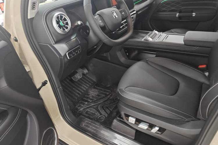 Used Tank 300 2025 2.0T Conqueror Interior 2