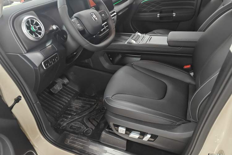 Used Tank 300 2025 2.0T Conqueror Left Front Seat