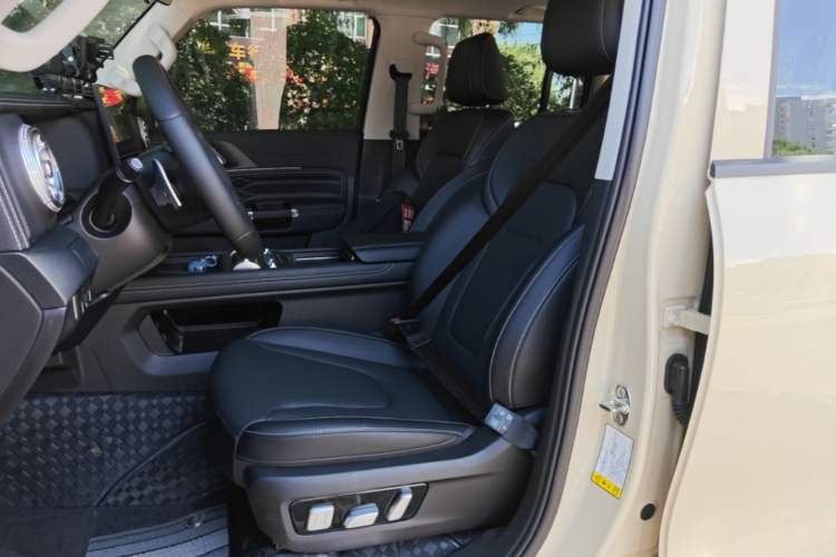 Used Tank 300 2025 2.0T Conqueror Left Front Seat