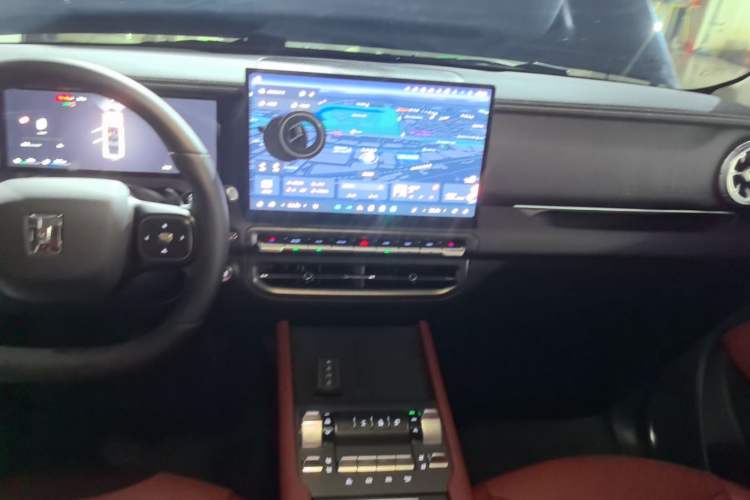 Used Tank 300 New Energy 2025 Model, Hi4-T 36.7kWh Audio And AC Panel