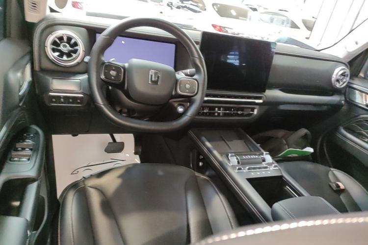 Used Tank 300 New Energy 2025 Hi4-T Center Console