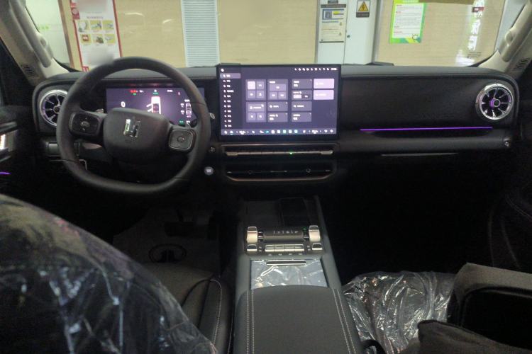 Used Tank 300 New Energy 2025 Model, Hi4-T 36.7kWh Center Console