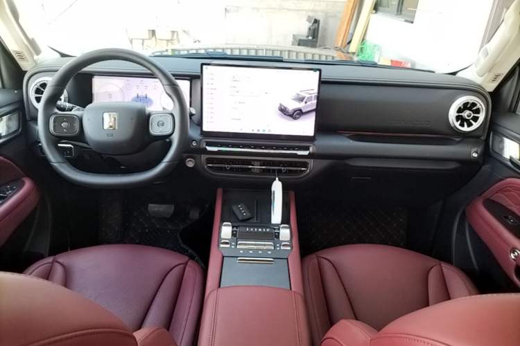 Used Tank 300 New Energy 2025 Hi4-T Center Console
