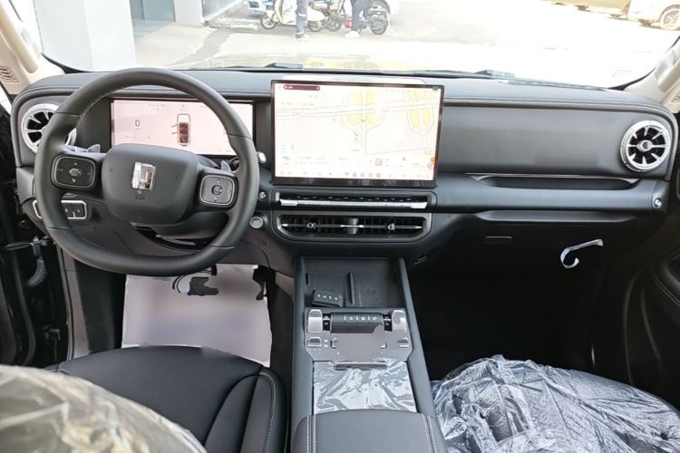 Used Tank 300 New Energy 2025 Model, Hi4-T 36.7kWh Center Console