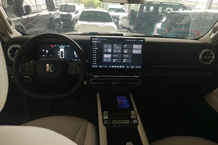 Used Tank 300 New Energy 2025 Hi4-T Center Console
