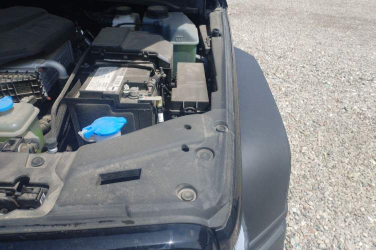 Used Tank 300 New Energy 2025 Hi4-T Engine Bay Left