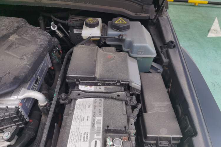 Used Tank 300 New Energy 2025 Hi4-T Engine Bay Left