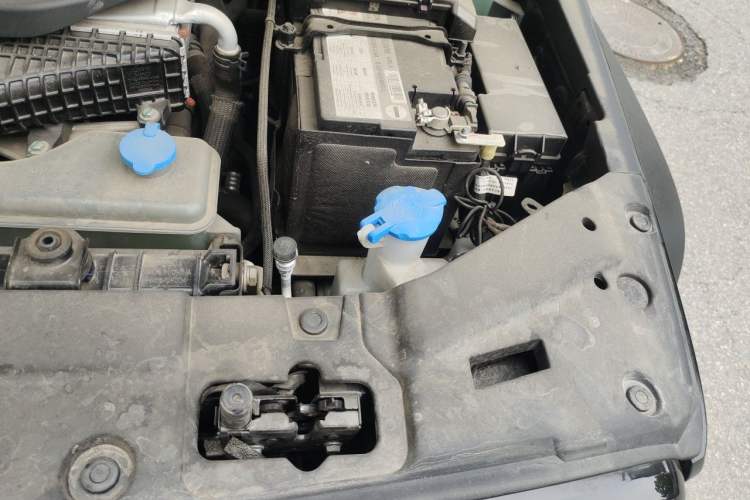 Used Tank 300 New Energy 2025 Hi4-T Engine Bay Left