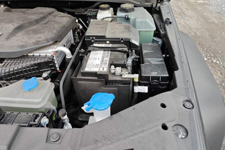Used Tank 300 New Energy 2025 Hi4-T Engine Bay Left