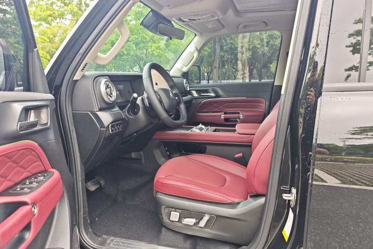 Used Tank 300 New Energy 2025 Hi4-T Left Front Seat