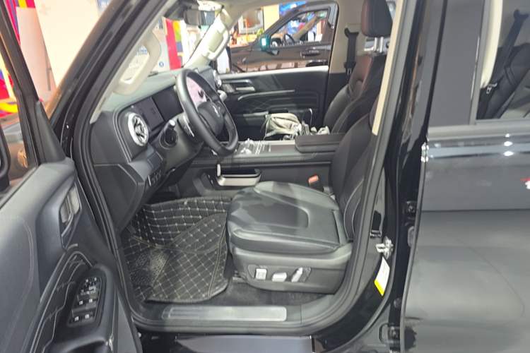 Used Tank 300 New Energy 2025 Hi4-T Left Front Seat