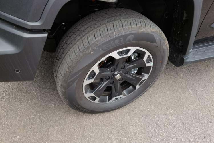 Used Tank 300 New Energy 2025 Model, Hi4-T 36.7kWh Left Front Wheel Hub