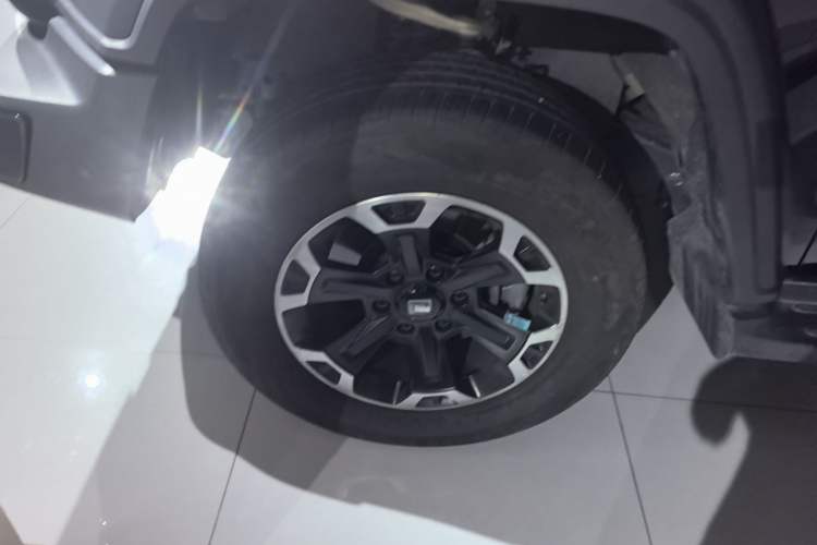 Used Tank 300 New Energy 2025 Model, Hi4-T 36.7kWh Left Front Wheel Hub