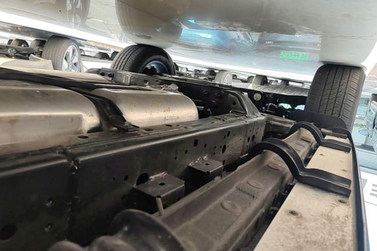 Used Tank 300 New Energy 2025 Hi4-T Left Side Sill