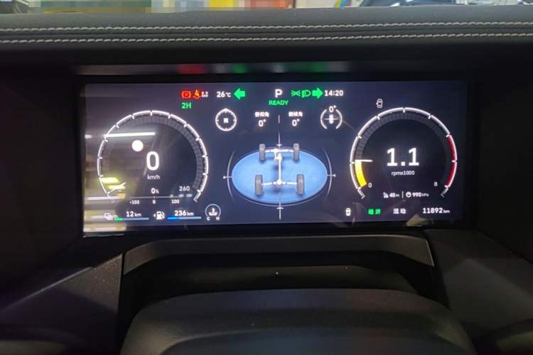 Used Tank 300 New Energy 2025 Hi4-T Odometer Close Up