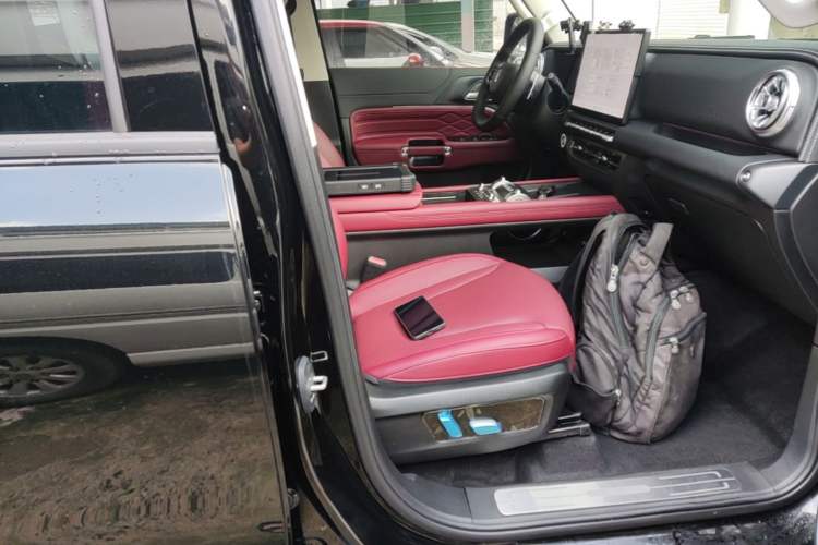 Used Tank 300 New Energy 2025 Hi4-T Right Front Seat