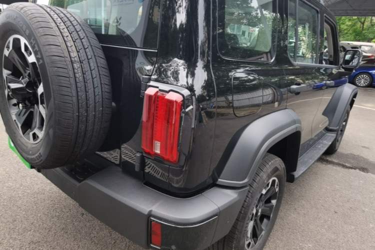 Used Tank 300 New Energy 2025 Model, Hi4-T 36.7kWh Right Rear Taillight
