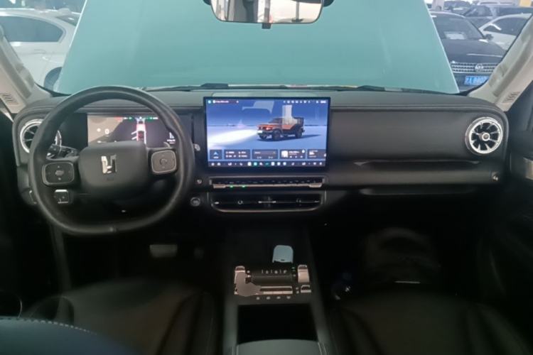 Used Tank 300 New Energy 2025 Hi4-T Center Console