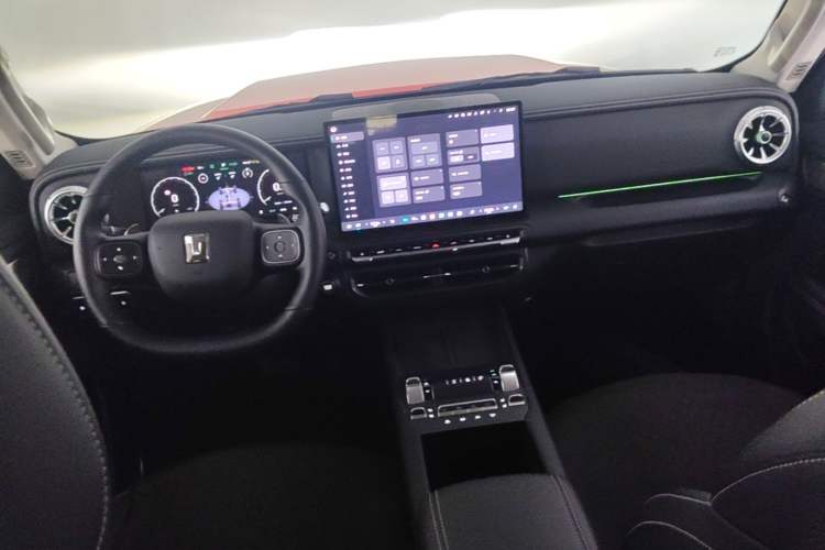 Used Tank 300 New Energy 2025 Hi4-T Center Console
