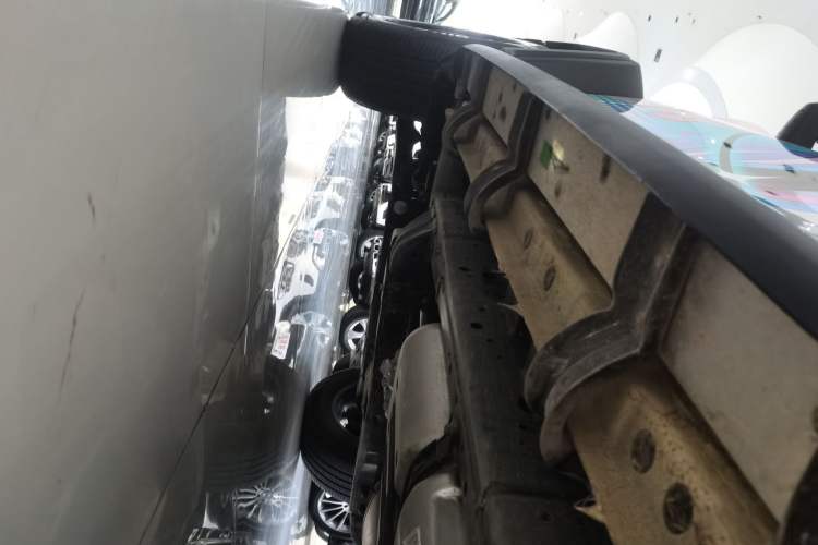 Used Tank 300 New Energy 2025 Hi4-T Left Side Sill