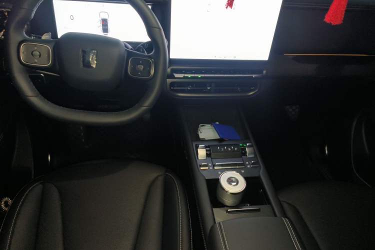 Used Tank 300 New Energy 2025 Hi4-T Center Console