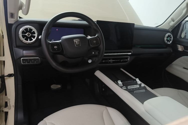 Used Tank 300 New Energy 2025 Hi4-T Center Console