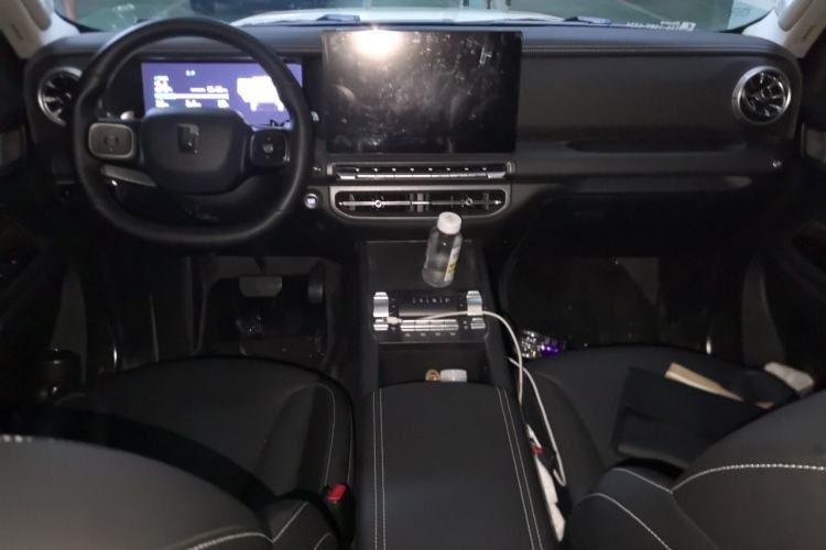 Used Tank 300 New Energy 2025 Hi4-T Center Console