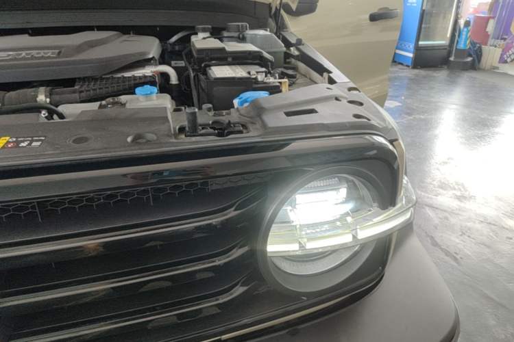 Used Tank 300 New Energy 2025 Hi4-T Engine Bay Left