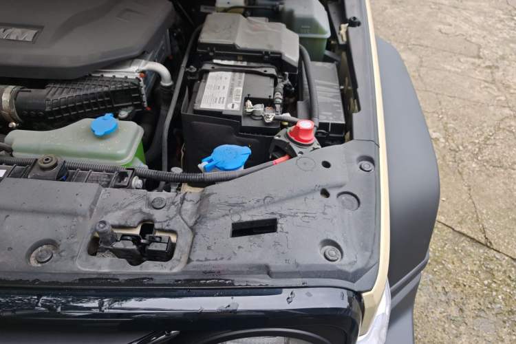 Used Tank 300 New Energy 2025 Hi4-T Engine Bay Left