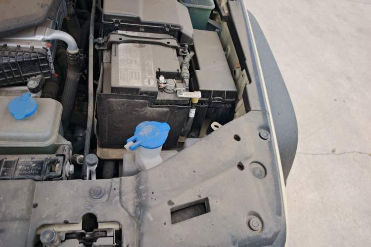 Used Tank 300 New Energy 2025 Hi4-T Engine Bay Left