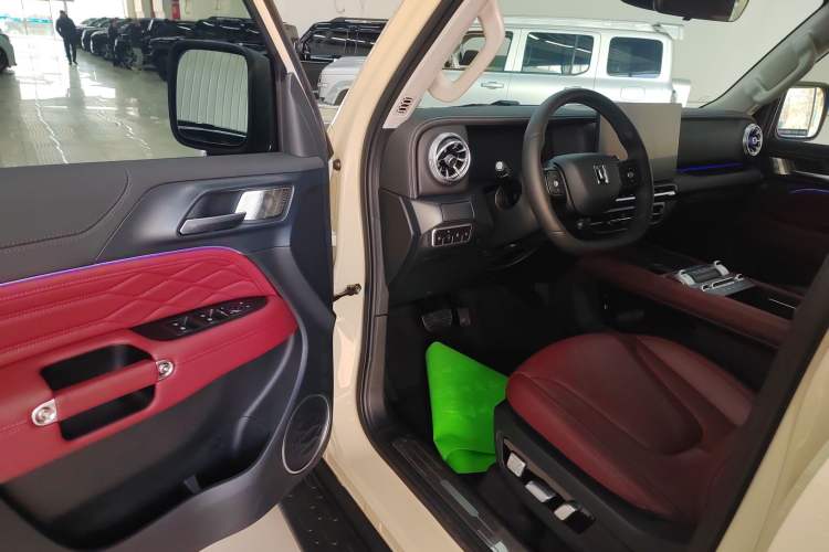 Used Tank 300 New Energy 2025 Hi4-T Interior 3