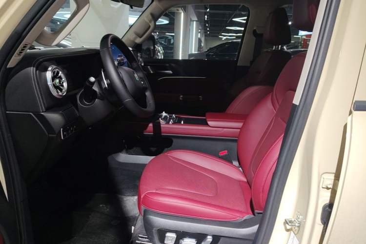 Used Tank 300 New Energy 2025 Hi4-T Left Front Seat