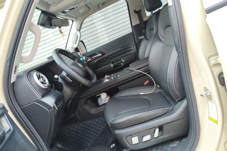 Used Tank 300 New Energy 2025 Hi4-T Left Front Seat