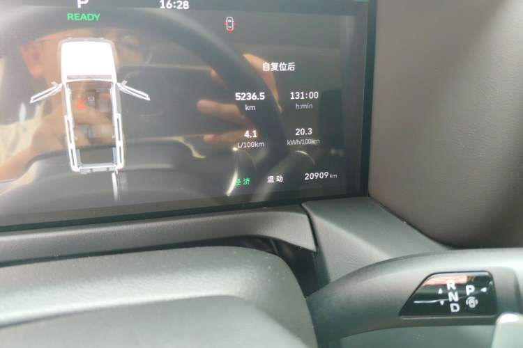 Used Tank 300 New Energy 2025 Hi4-T Odometer Close Up