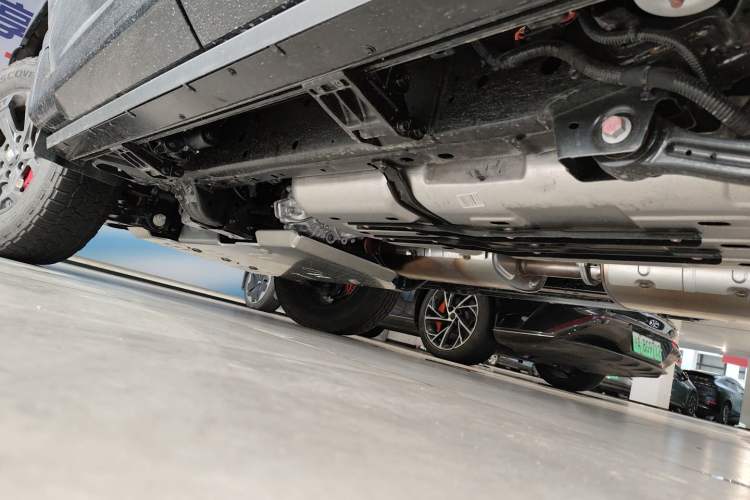Used Tank 400 New Energy 2024 Hi4-T Off-Road Edition Left Side Sill