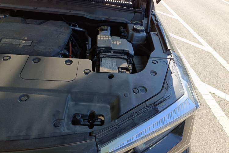 Used Tank 400 New Energy 2023 Hi4-T Super Edition Engine Bay Left