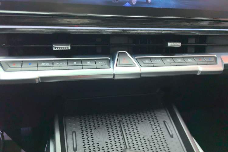 Used Tank 400 New Energy 2023 Hi4-T Super Edition Audio And AC Panel