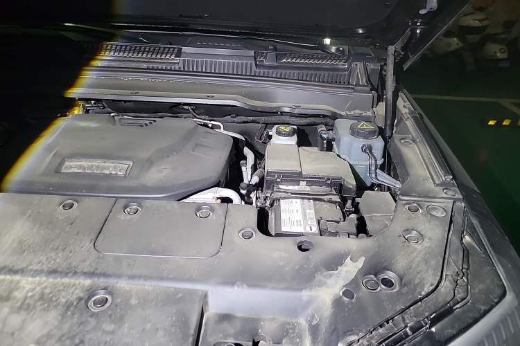 Used Tank 400 New Energy 2024 Hi4-T City Edition Engine Bay Left