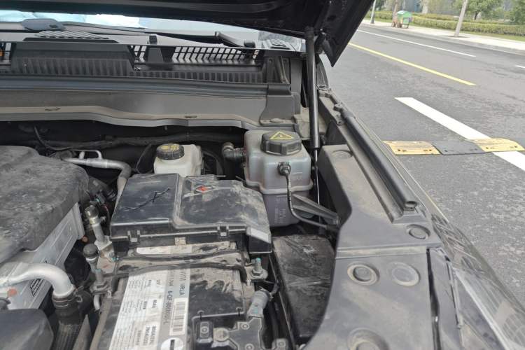 Used Tank 400 New Energy 2024 Hi4-T Off-Road Edition Engine Bay Left