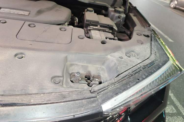 Used Tank 400 New Energy 2024 Hi4-T City Edition Engine Bay Left