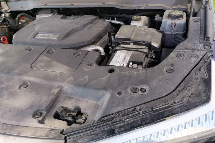 Used Tank 400 New Energy 2024 Hi4-T Off-Road Edition Engine Bay Left