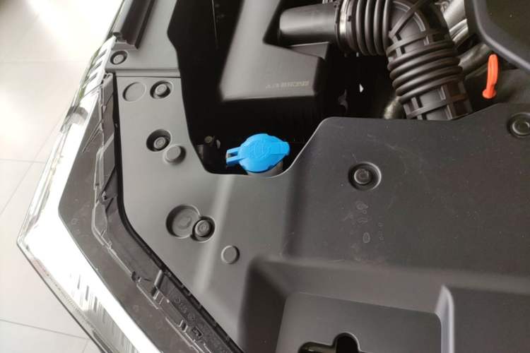 Used Tank 400 New Energy 2024 Hi4-T Off-Road Edition Engine Bay Right