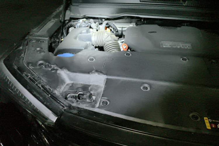 Used Tank 400 New Energy 2024 Hi4-T City Edition Engine Bay Right