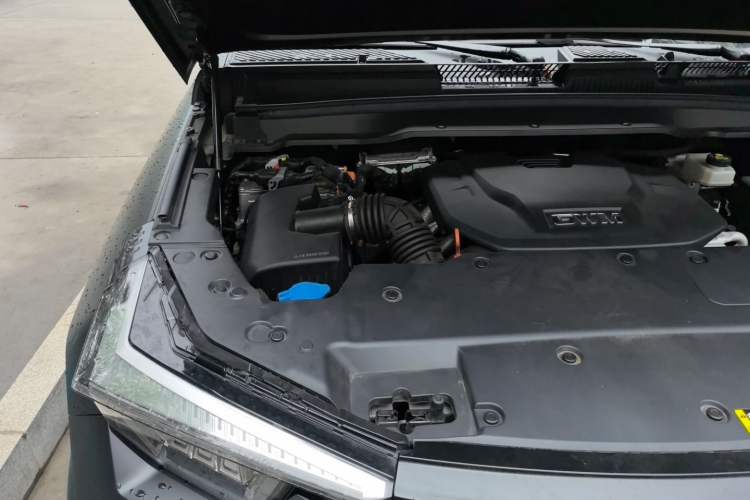 Used Tank 400 New Energy 2024 Hi4-T Off-Road Edition Engine Bay Right