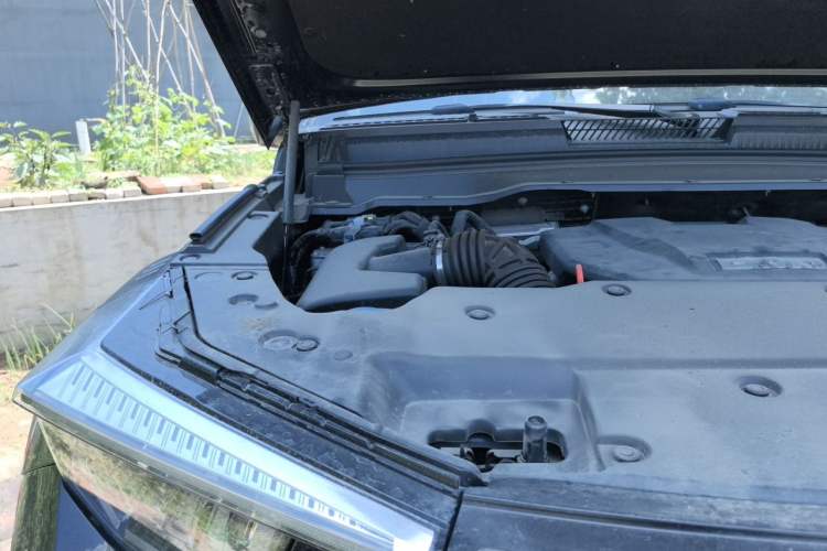 Used Tank 400 New Energy 2024 Hi4-T Off-Road Edition Engine Bay Right
