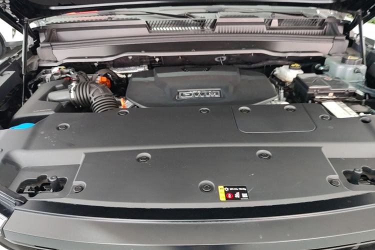 Used Tank 400 New Energy 2024 Hi4-T Off-Road Edition Engine Bay