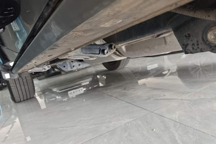 Used Tank 400 New Energy 2024 Hi4-T Off-Road Edition Left Side Sill