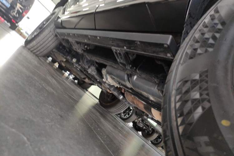 Used Tank 400 New Energy 2024 Hi4-T Off-Road Edition Left Side Sill