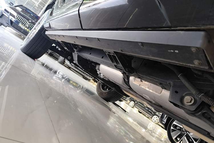 Used Tank 400 New Energy 2024 Hi4-T Off-Road Edition Left Side Sill
